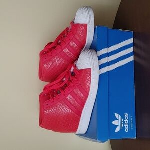 Adidas Women's Red Superstar Up Casual Fashion Sneakers size 5